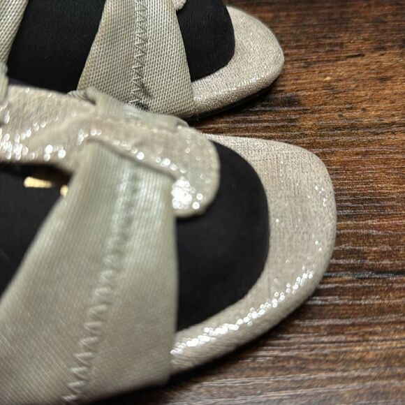 DONALD J PLINER Met Silver HAIA Mesh Elastic Open Toe Mules Sandals Size 8 - Picture 2 of 9